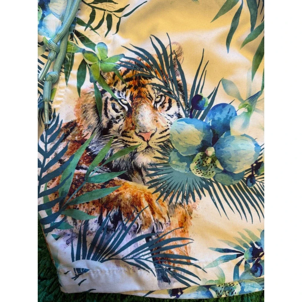 Ring of Fire Swim Trunks Mens Medium White Excellent Tiger Tropical Floral Print